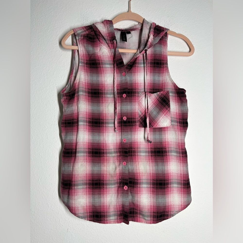 Trende  Maximum Comfort Women’s Sleeveless Plaid Hooded Shirt Size Large